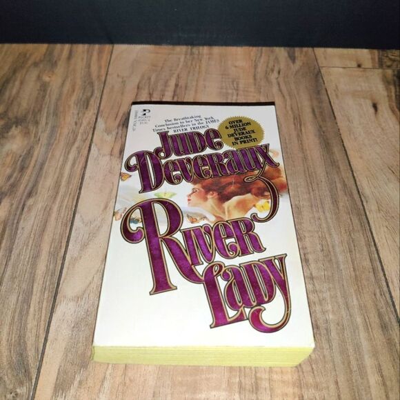 Jude Deveraux - River Lady 1985 1st Edition Vintage Paperback Romance Book - Picture 1 of 4